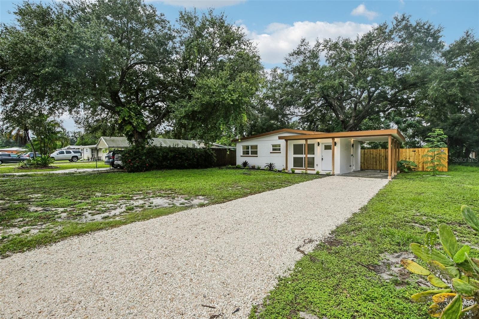 Single Family Residence at 334 E CORNELIUS CIR, SARASOTA, photo 2 of 26
