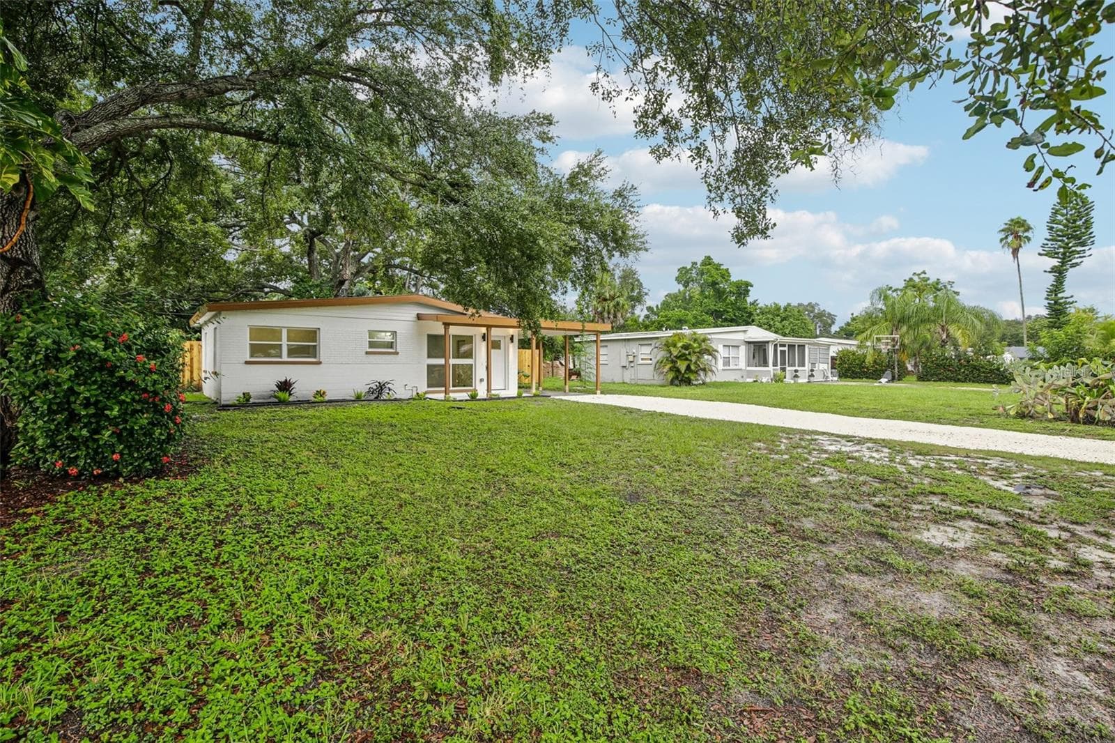 Single Family Residence at 334 E CORNELIUS CIR, SARASOTA, photo 4 of 26