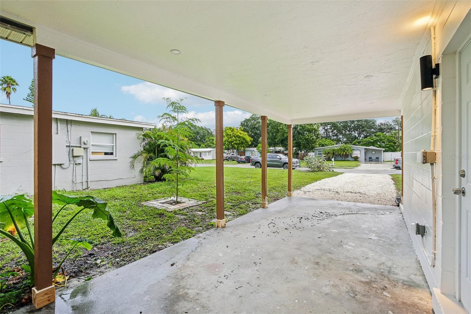 Single Family Residence at 334 E CORNELIUS CIR, SARASOTA, photo 6 of 26