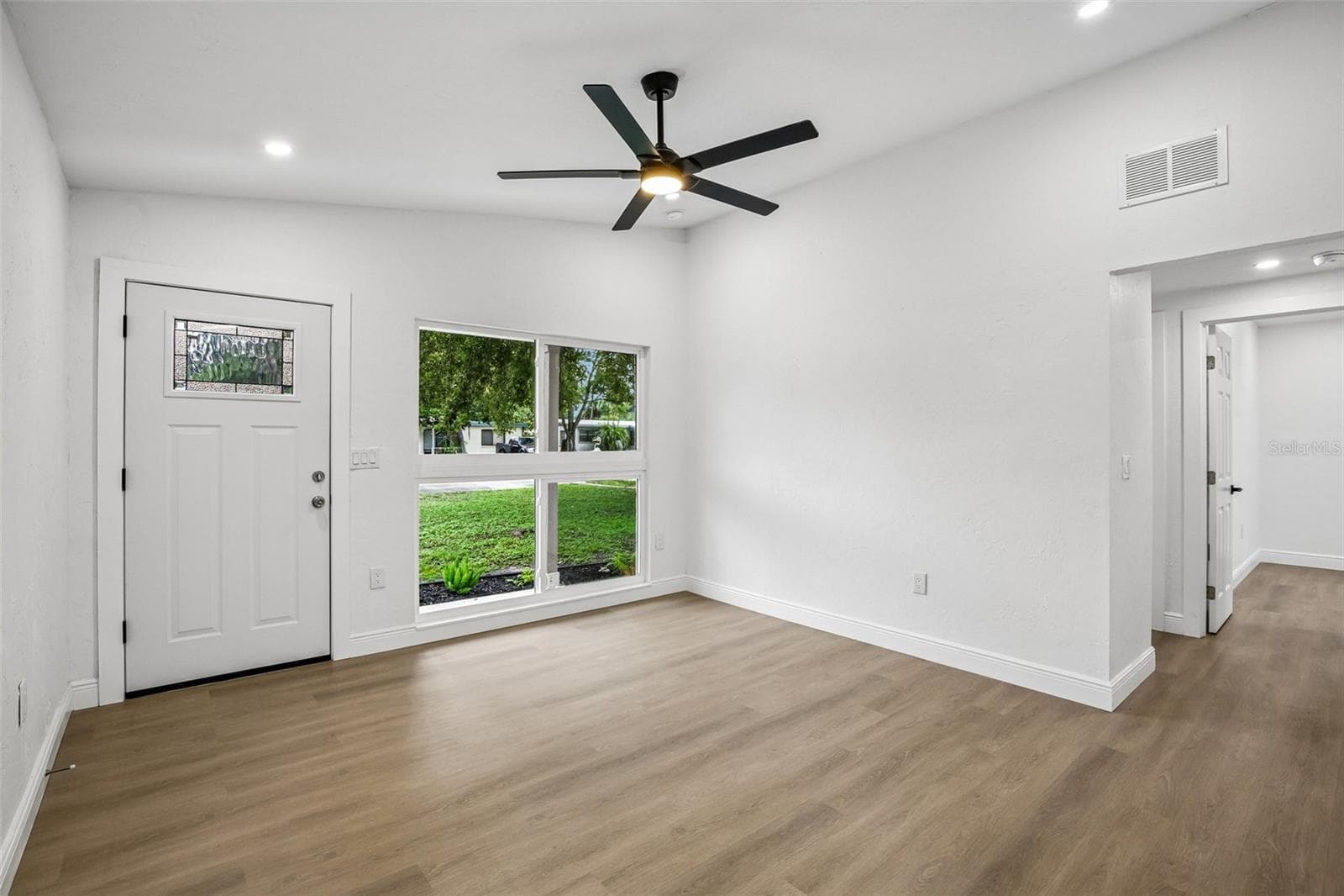 Single Family Residence at 334 E CORNELIUS CIR, SARASOTA, photo 10 of 26
