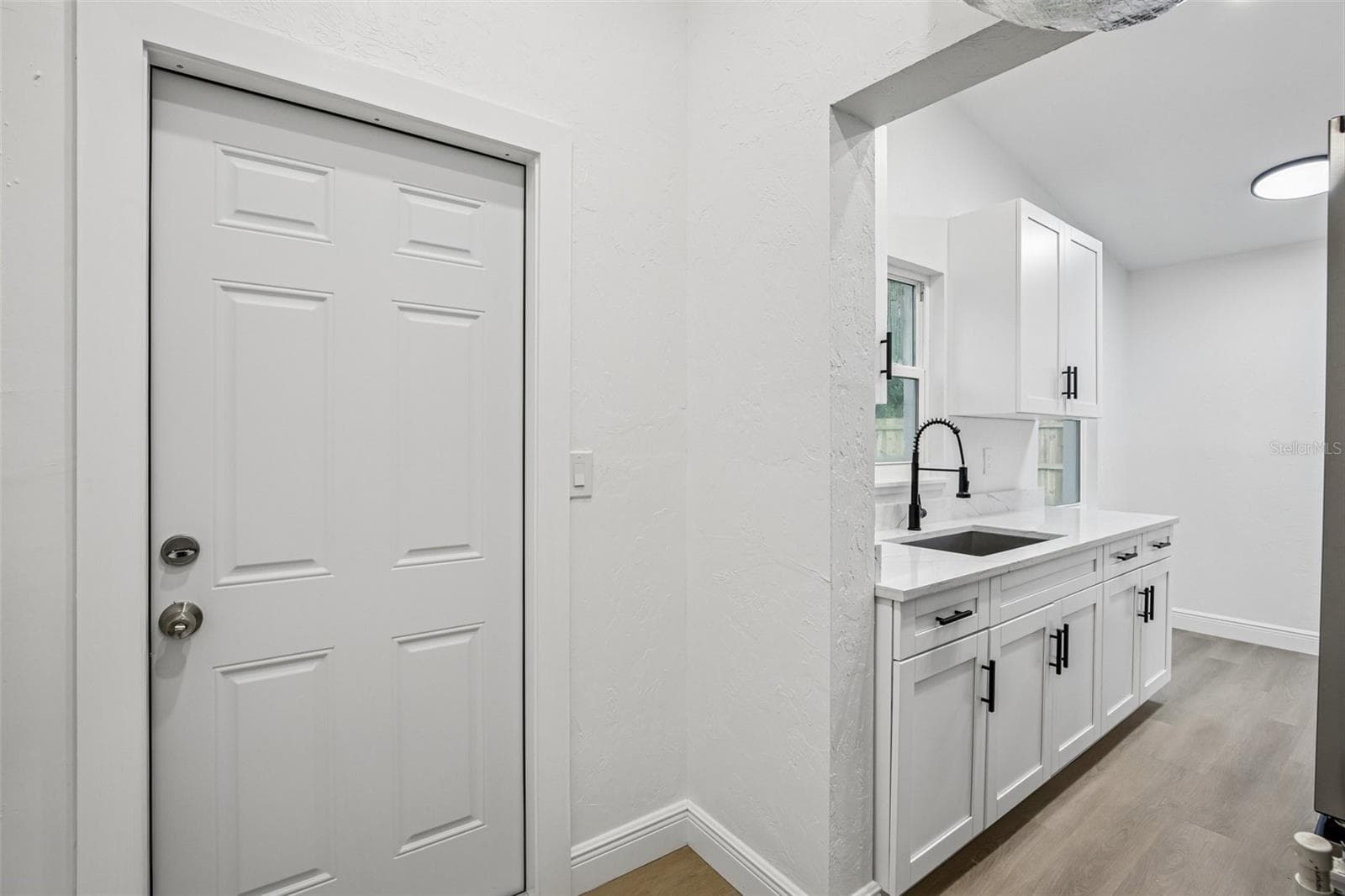Single Family Residence at 334 E CORNELIUS CIR, SARASOTA, photo 17 of 26