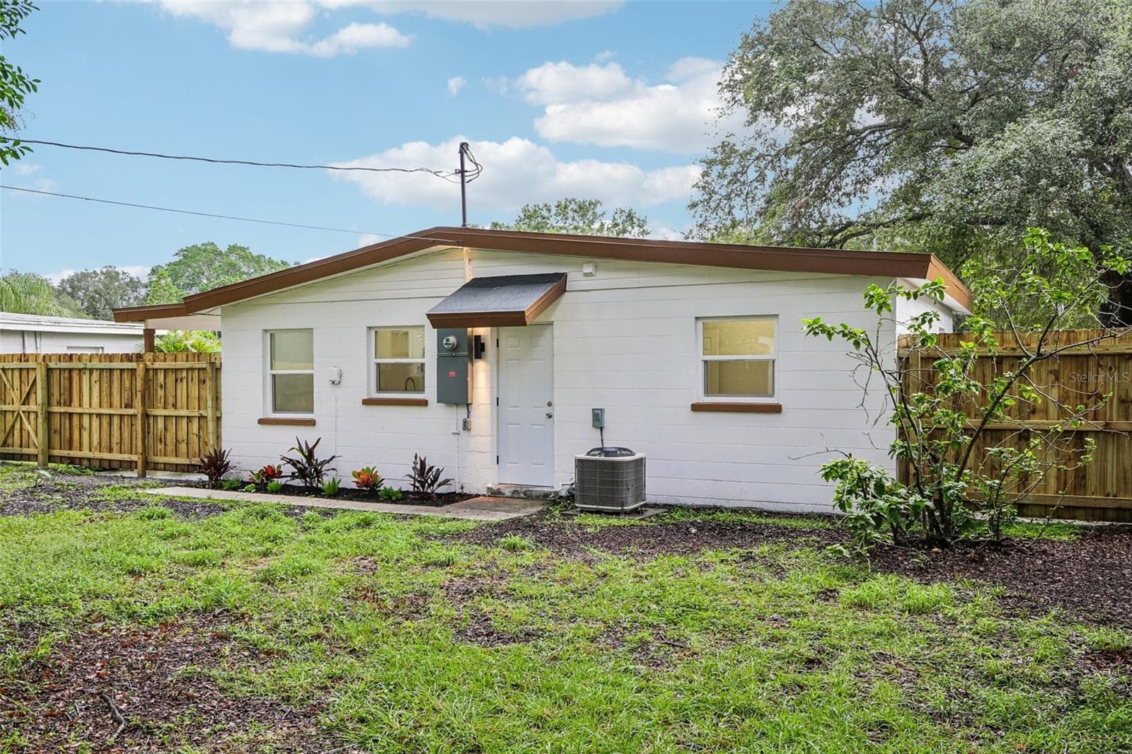 Single Family Residence at 334 E CORNELIUS CIR, SARASOTA, photo 25 of 26
