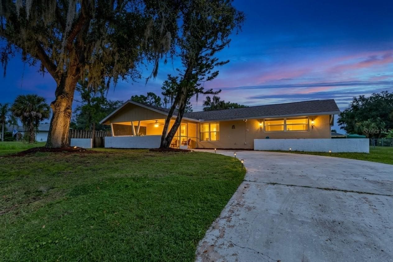 Dusk View - 424 VANNELL ST, PORT CHARLOTTE