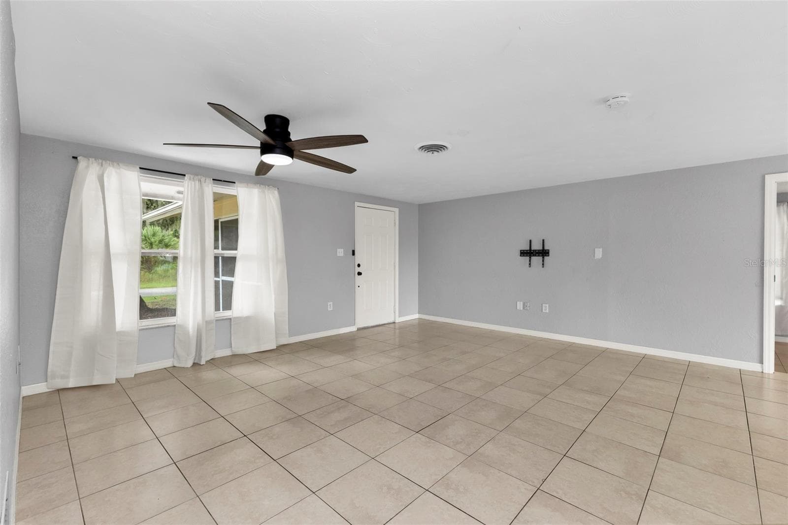 Living room with tile throughout the home. - 424 VANNELL ST, PORT CHARLOTTE