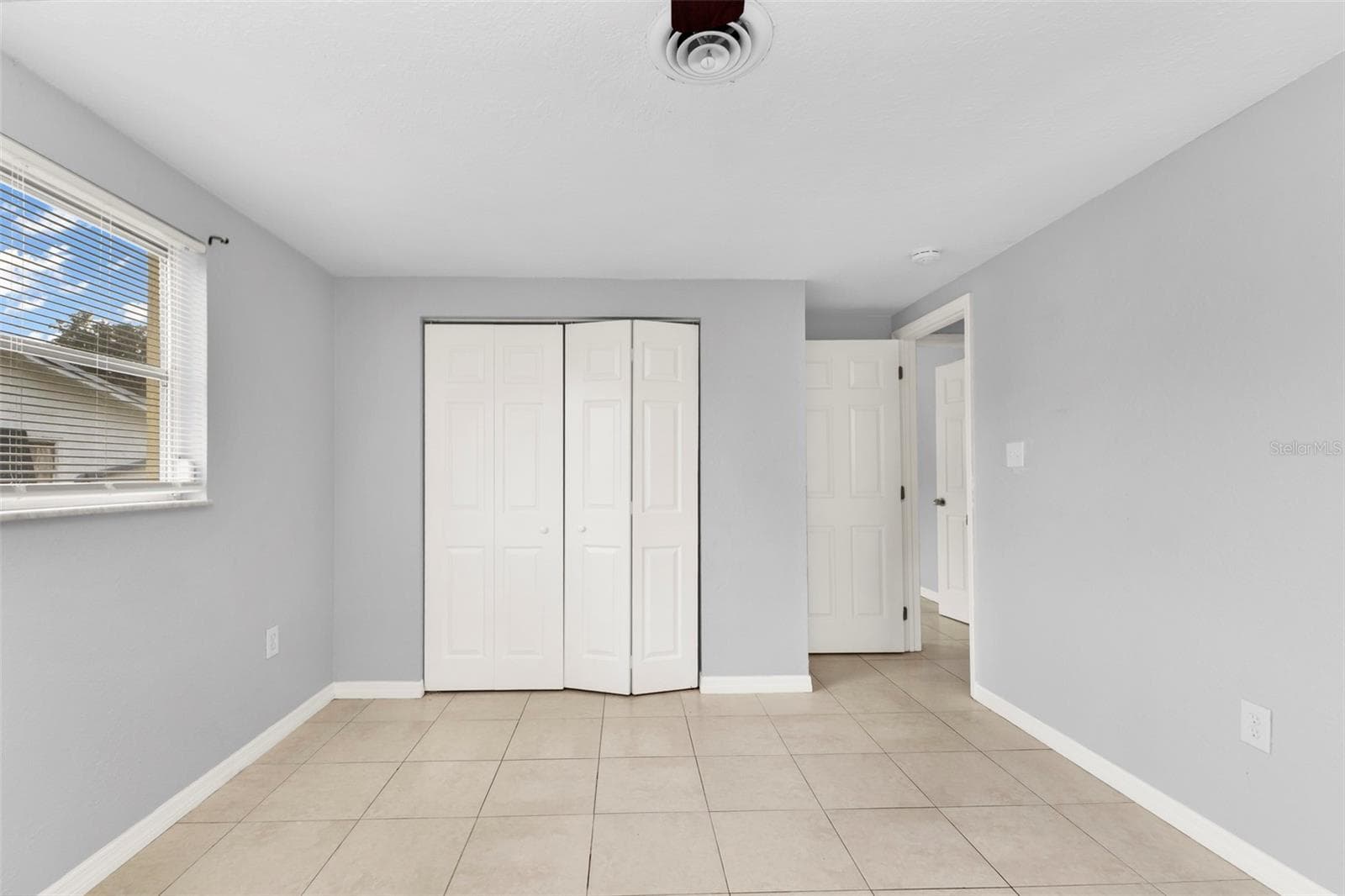 2nd guest bedroom with built in closet. - 424 VANNELL ST, PORT CHARLOTTE