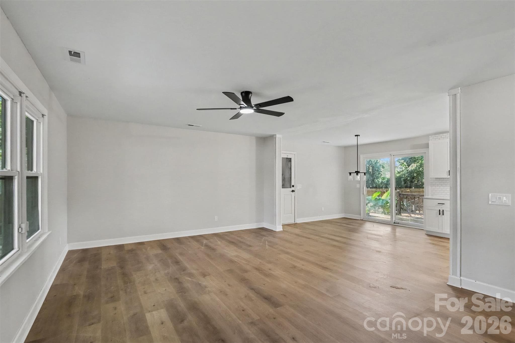 Single Family Residence at 3758 Fieldcrest Circle NW, Concord, photo 4 of 15