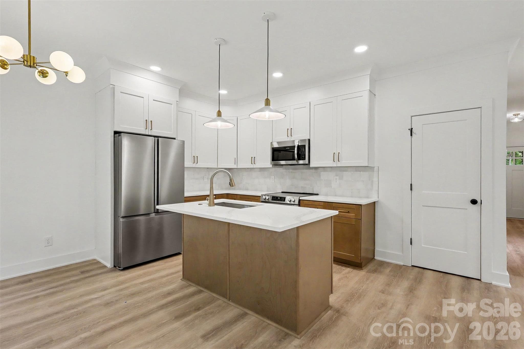 Single Family Residence at 603 W Lewis Street, Dallas, photo 2 of 28