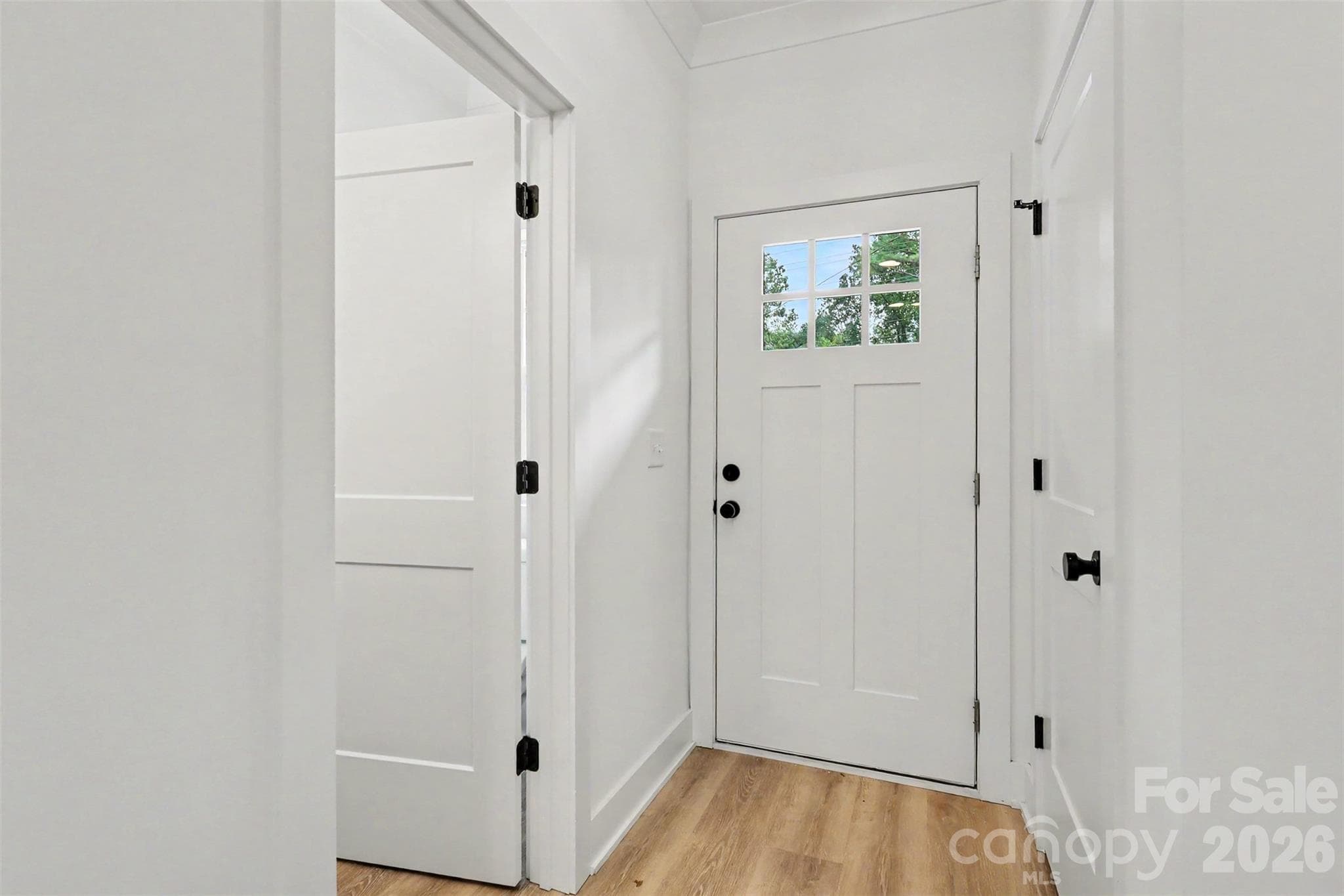 Single Family Residence at 603 W Lewis Street, Dallas, photo 7 of 28