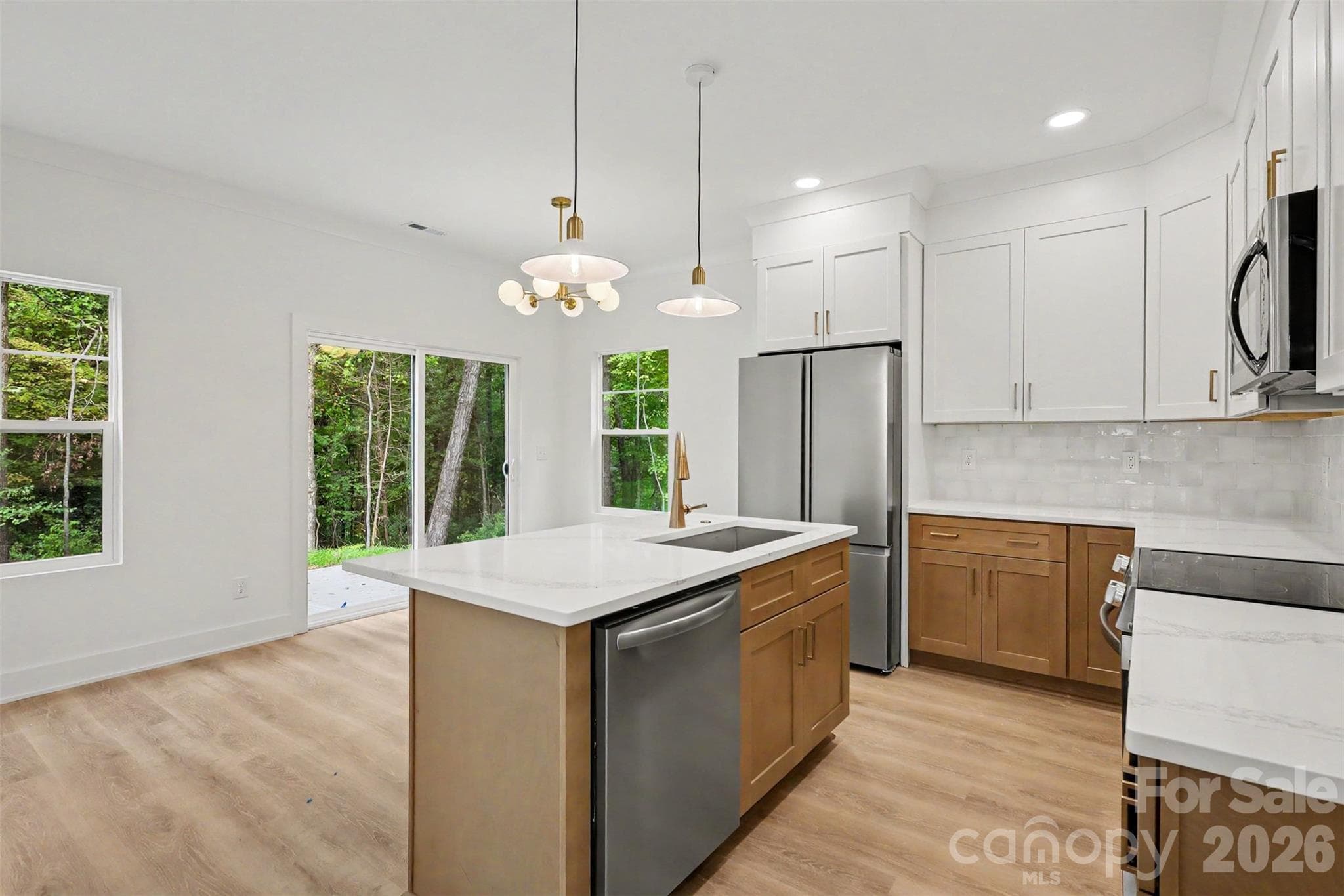Single Family Residence at 603 W Lewis Street, Dallas, photo 10 of 28