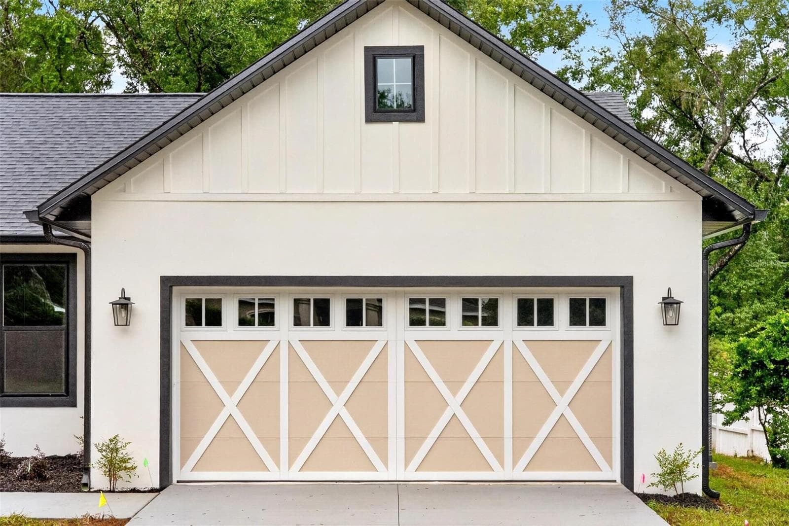 Custom Garage Door - 381 CARRIAGE LN, LADY LAKE