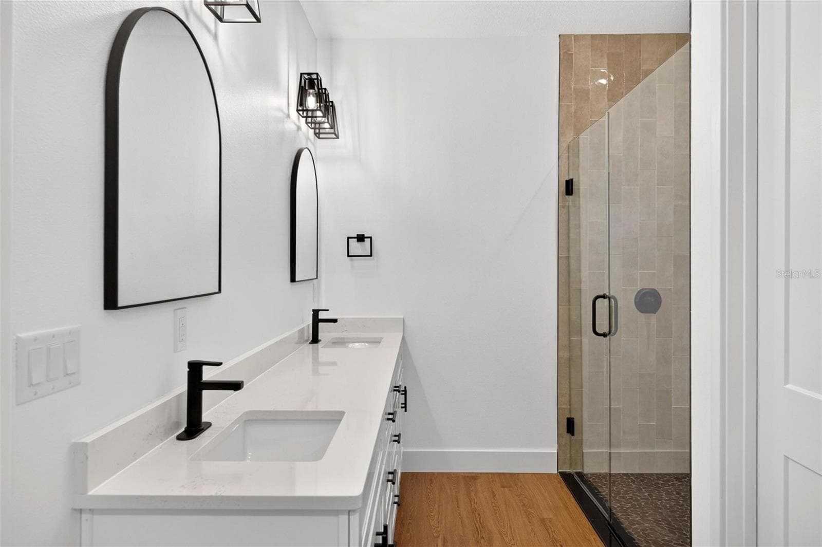 Primary Bathroom - 381 CARRIAGE LN, LADY LAKE
