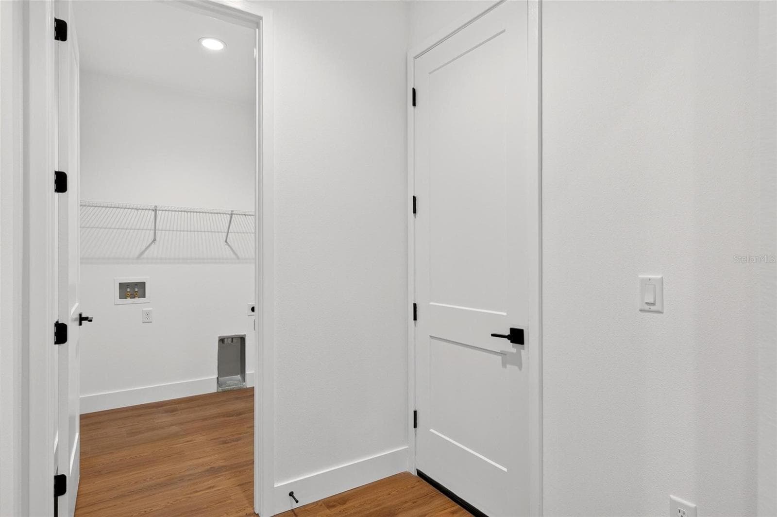 Laundry Room - 381 CARRIAGE LN, LADY LAKE