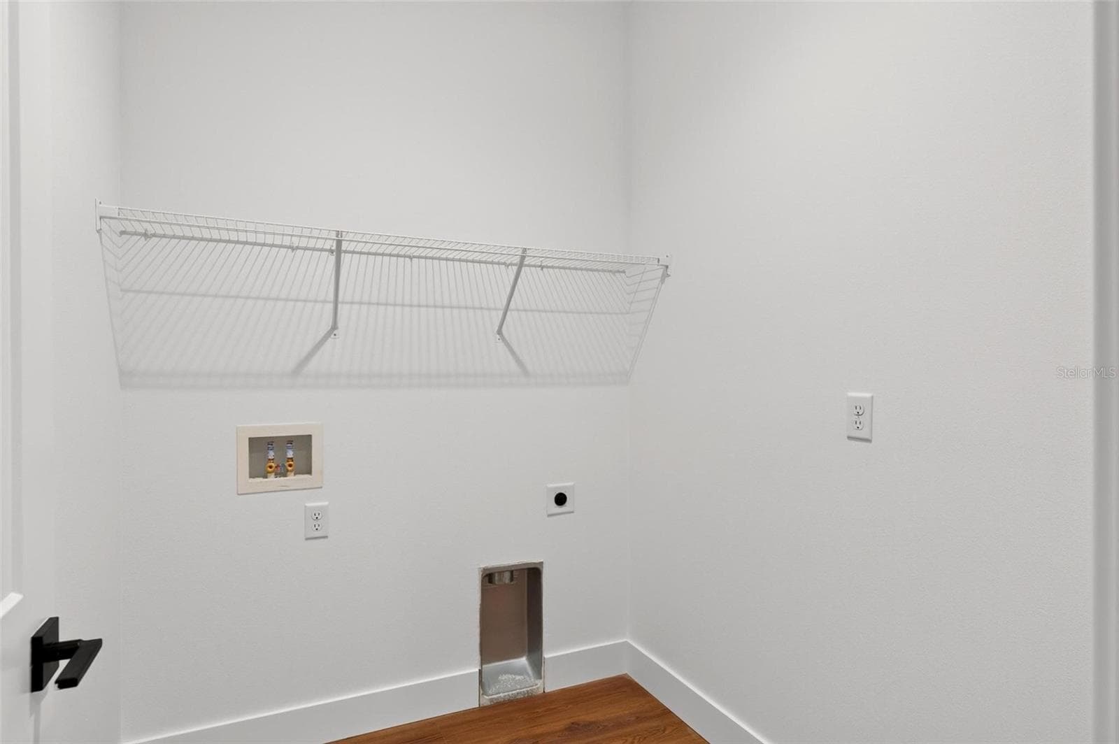 Laundry Room - 381 CARRIAGE LN, LADY LAKE