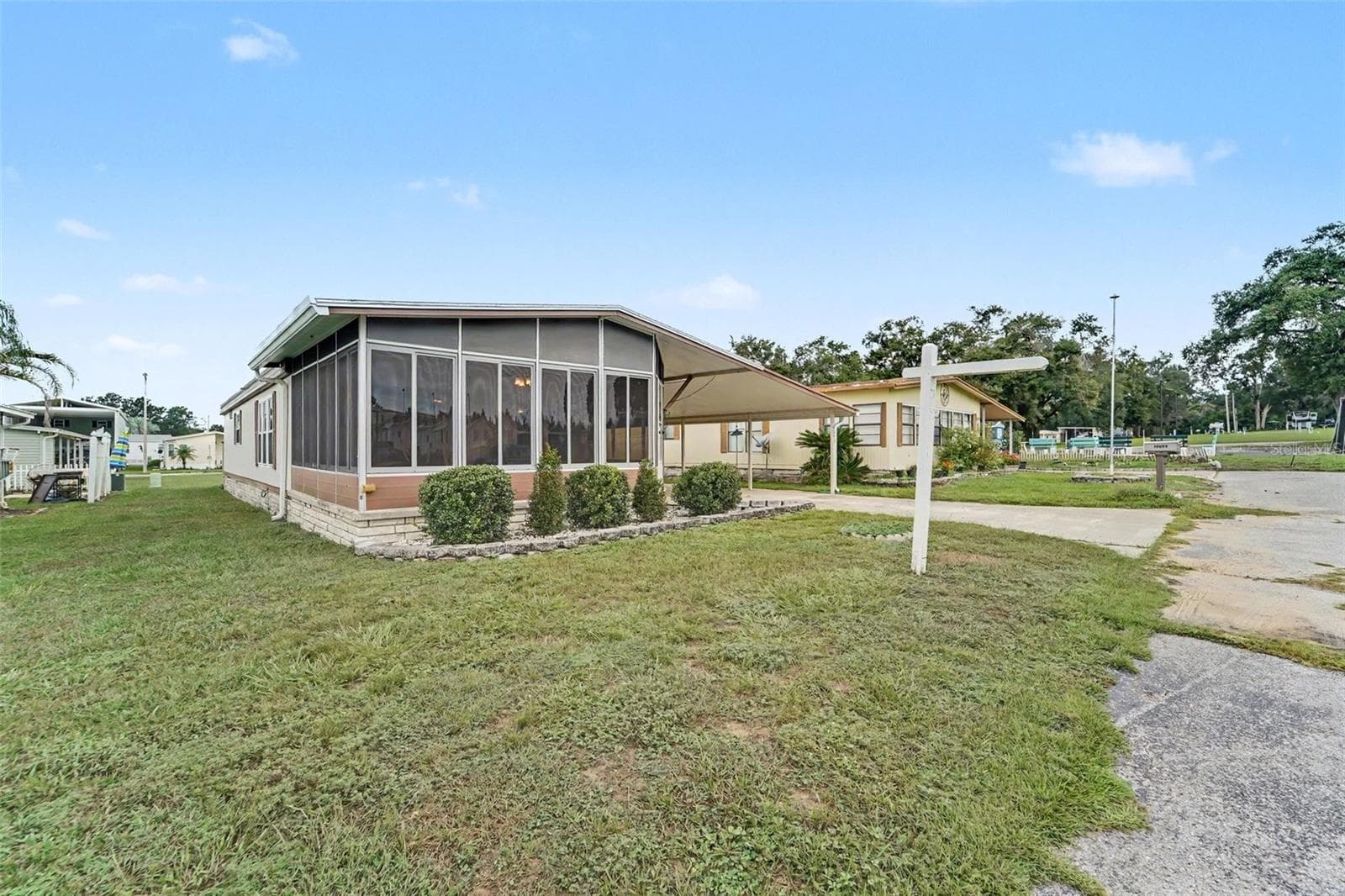 Manufactured Home at 10055 COLLINGWOOD AVE, DADE CITY, photo 3 of 30