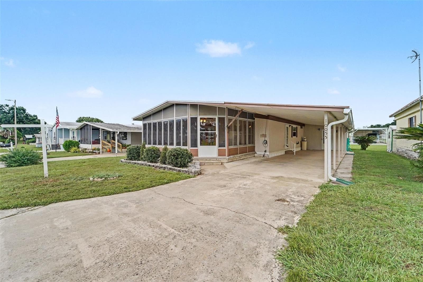 Manufactured Home at 10055 COLLINGWOOD AVE, DADE CITY, photo 4 of 30