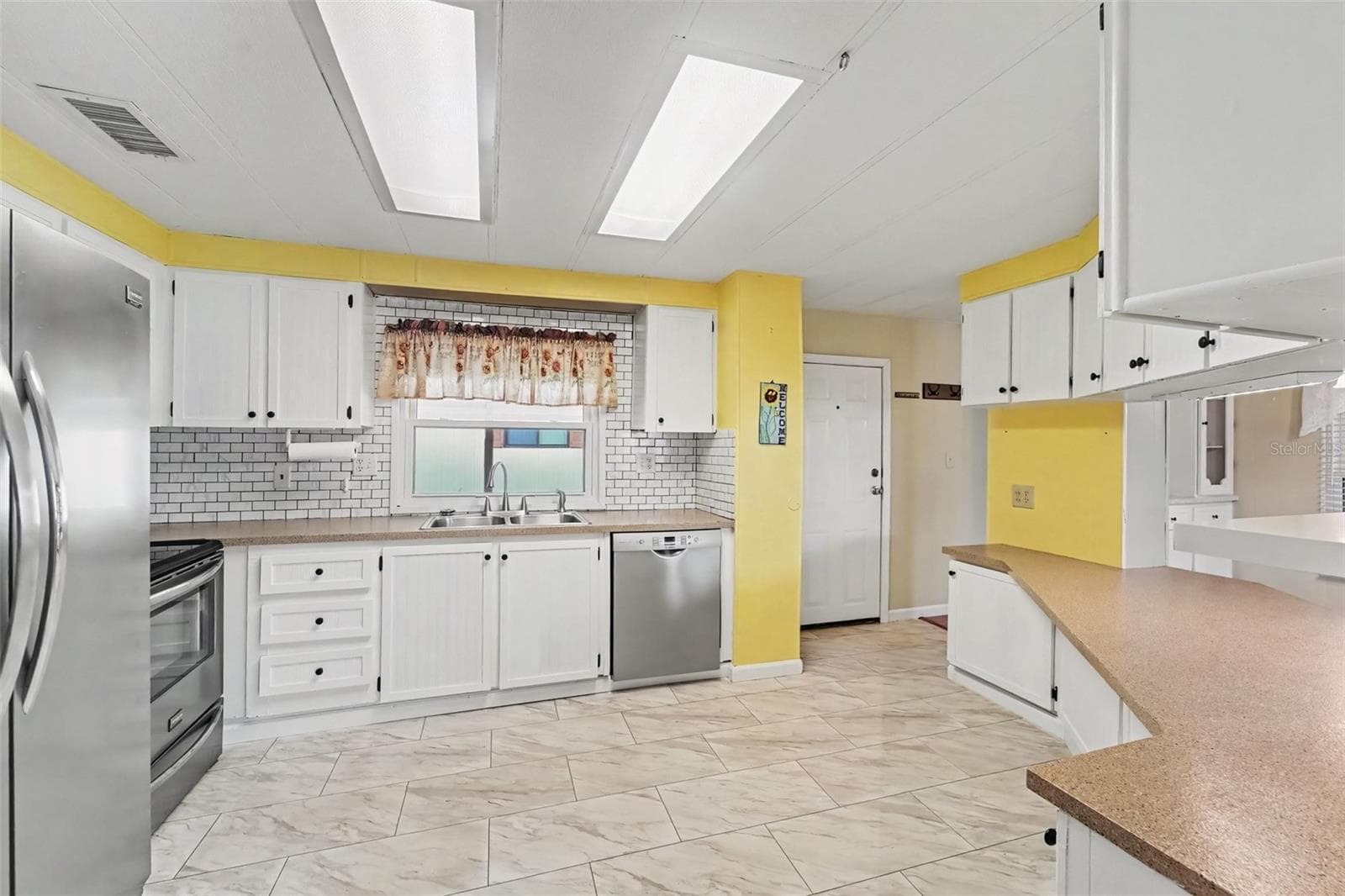 Manufactured Home at 10055 COLLINGWOOD AVE, DADE CITY, photo 8 of 30