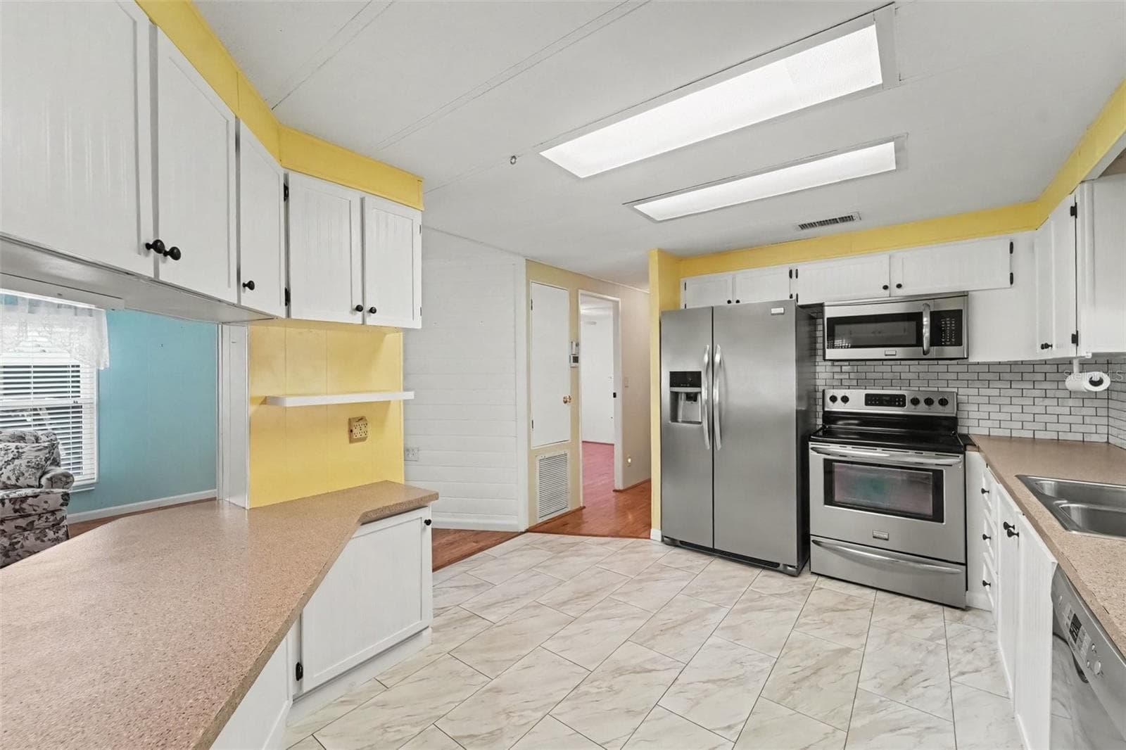 Manufactured Home at 10055 COLLINGWOOD AVE, DADE CITY, photo 9 of 30