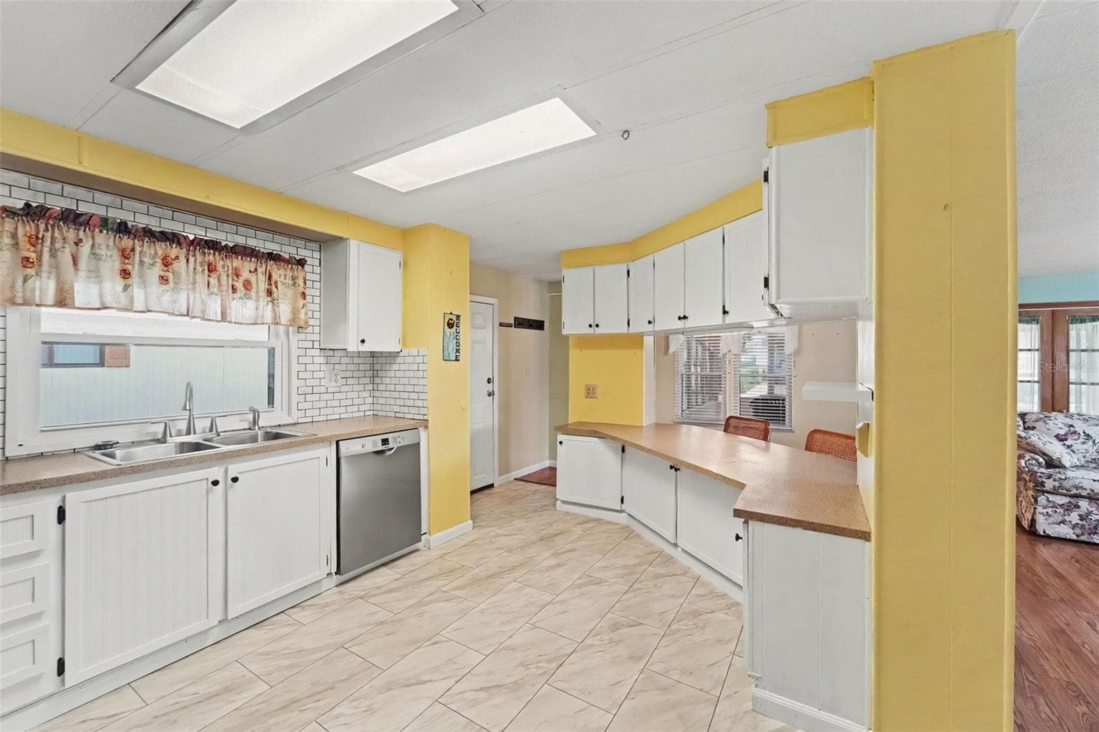 Manufactured Home at 10055 COLLINGWOOD AVE, DADE CITY, photo 10 of 30