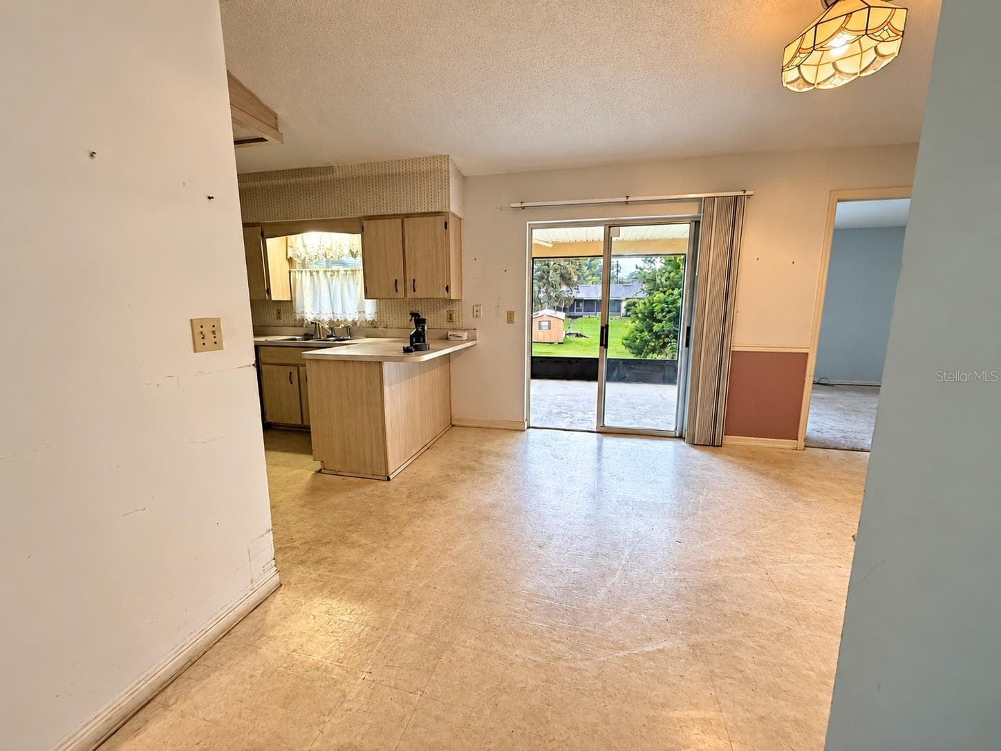 Single Family Residence at 444 W CENTRAL AVE, ORANGE CITY, photo 4 of 19