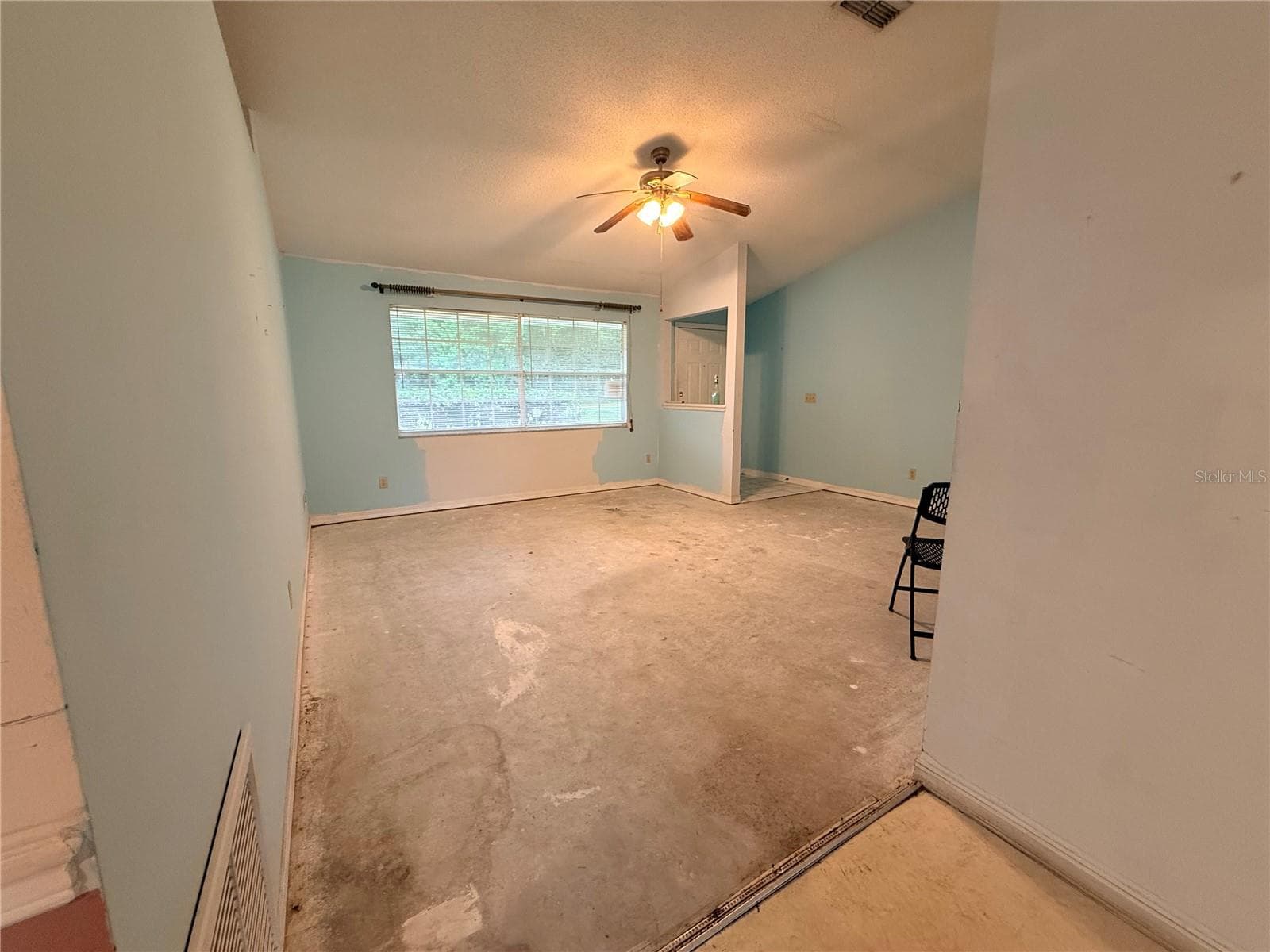 Single Family Residence at 444 W CENTRAL AVE, ORANGE CITY, photo 6 of 19