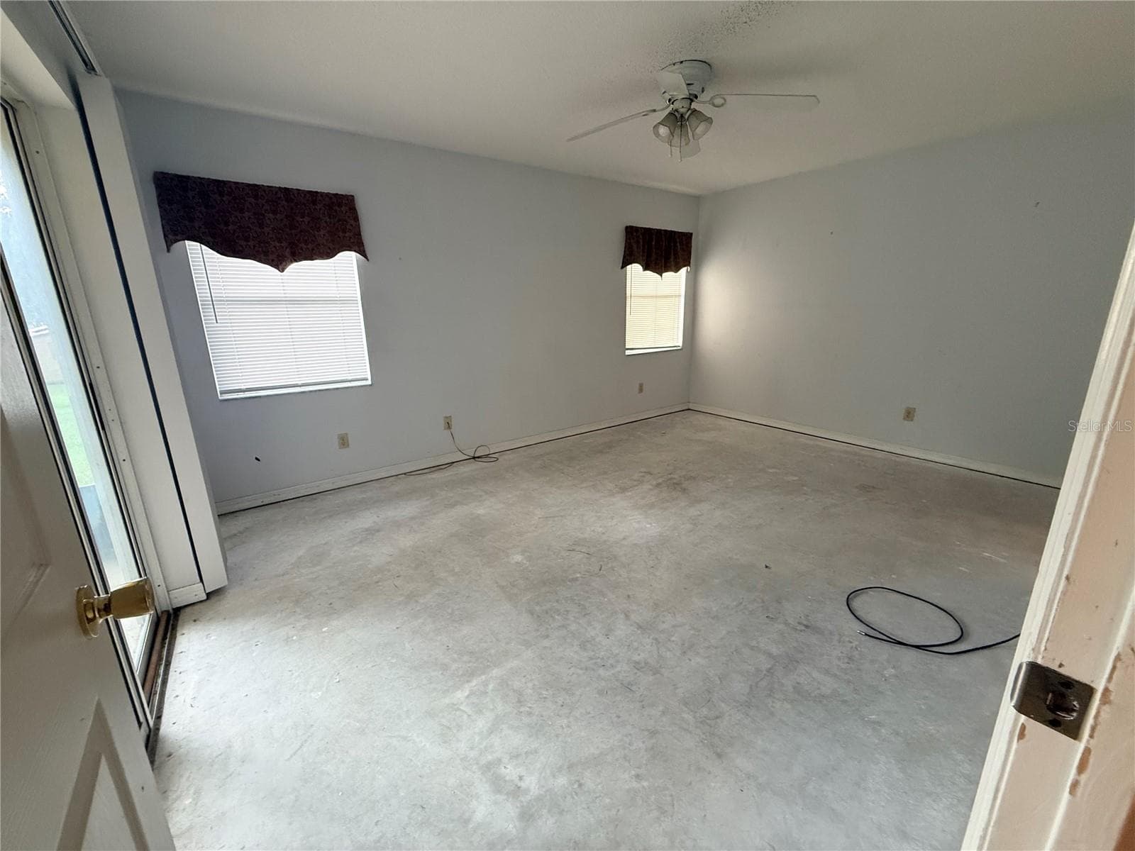 Single Family Residence at 444 W CENTRAL AVE, ORANGE CITY, photo 7 of 19