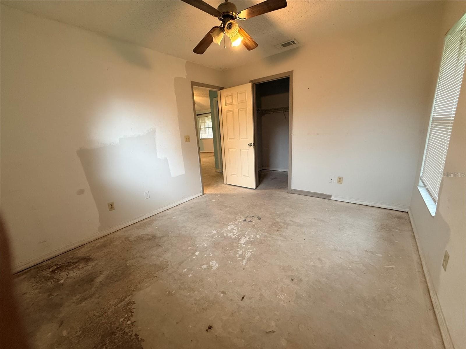 Single Family Residence at 444 W CENTRAL AVE, ORANGE CITY, photo 10 of 19