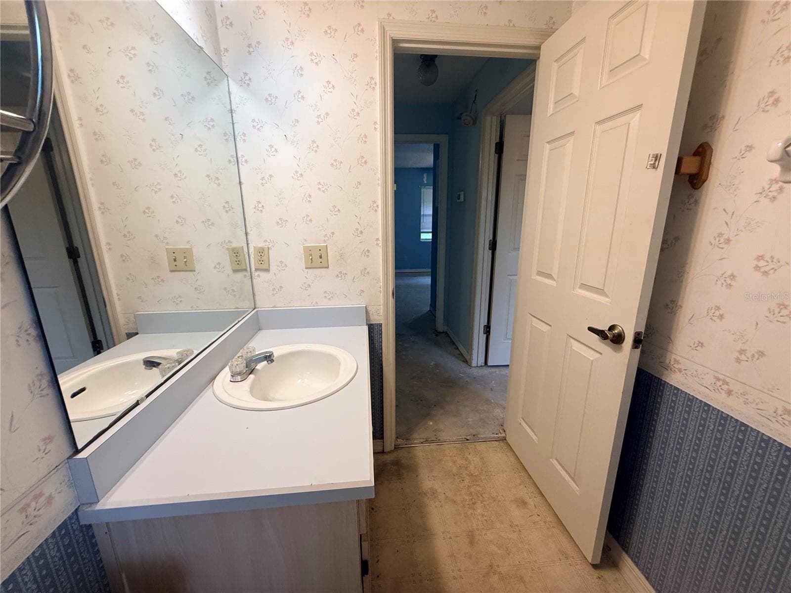 Single Family Residence at 444 W CENTRAL AVE, ORANGE CITY, photo 12 of 19