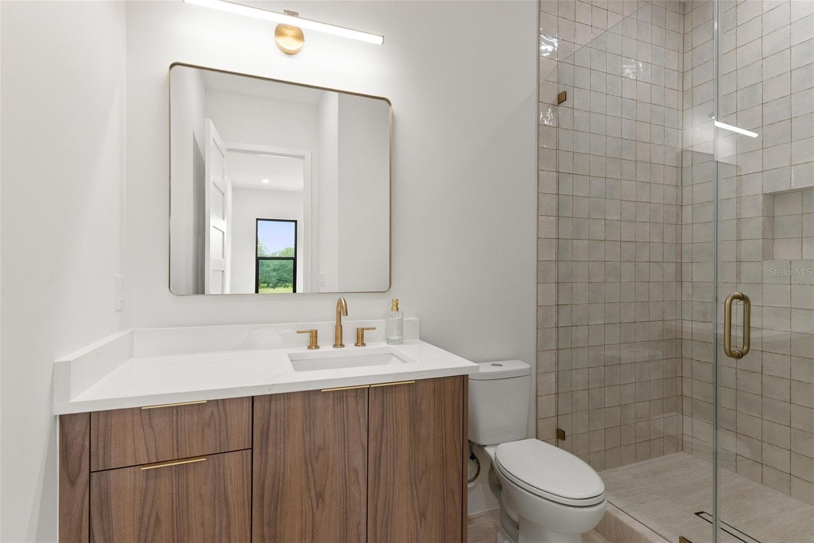 ensuite bathroom - 1007 W BRADDOCK ST, TAMPA