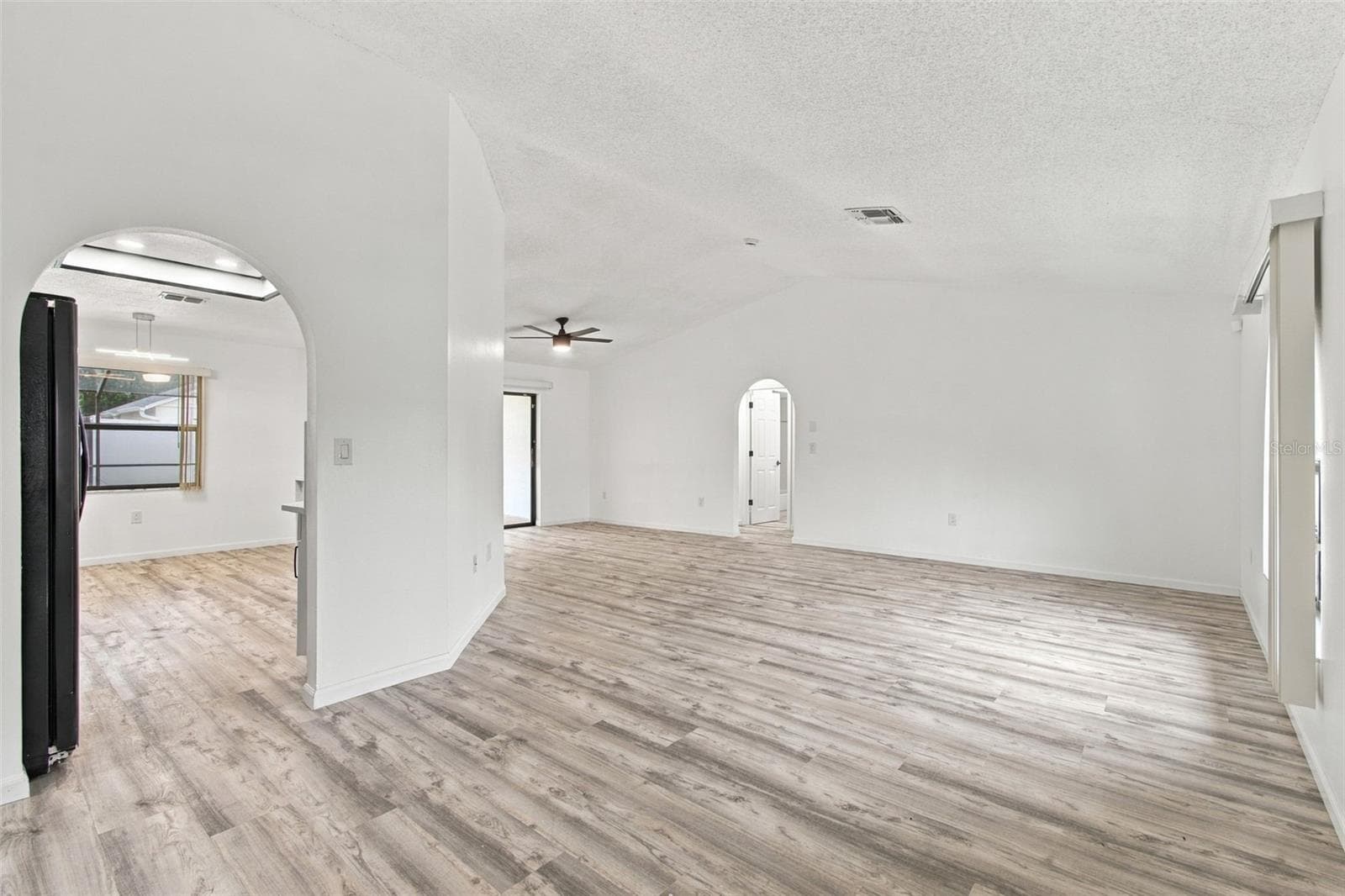 Single Family Residence at 8075 SHALOM DR, SPRING HILL, photo 5 of 40