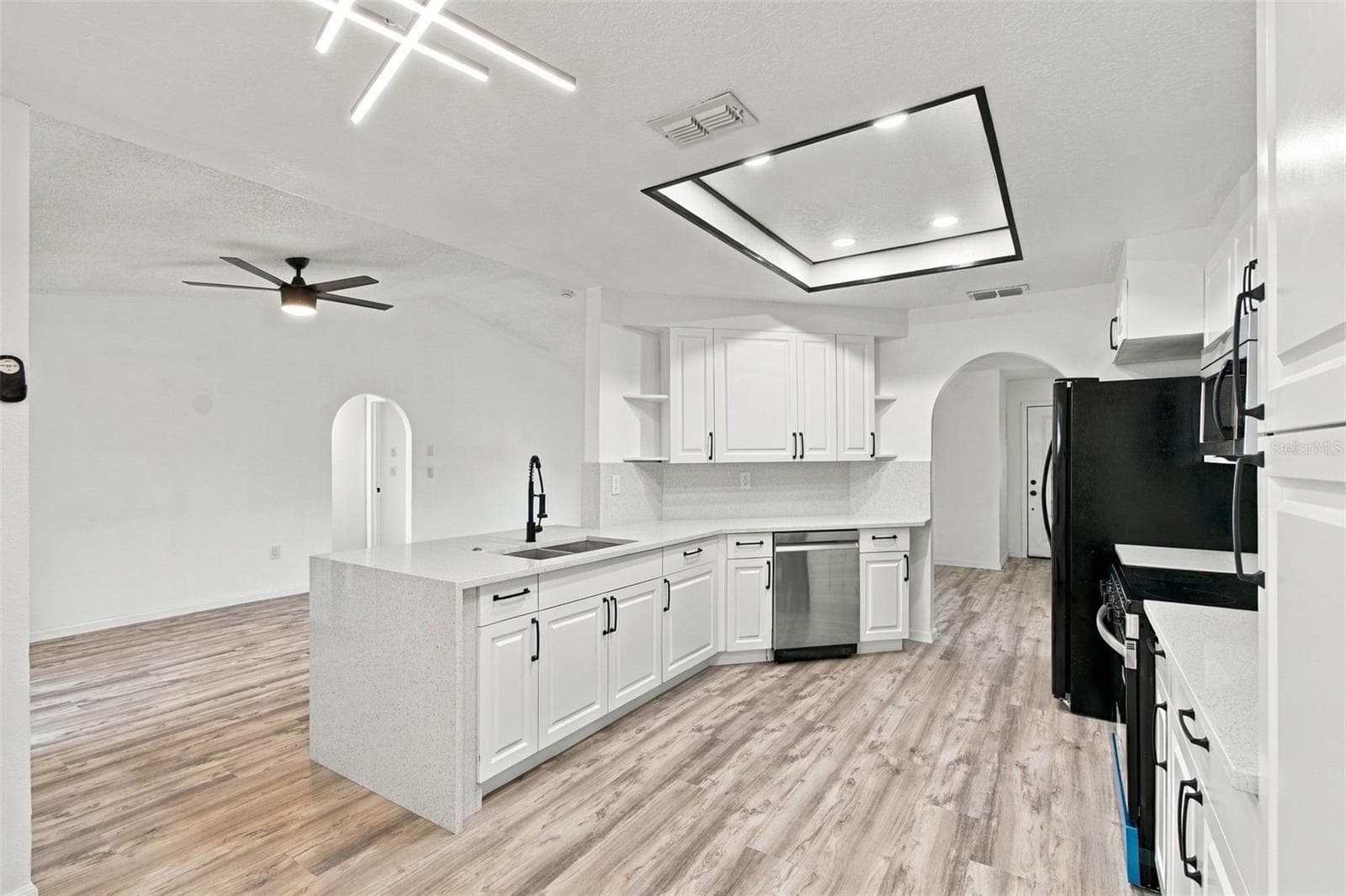 Single Family Residence at 8075 SHALOM DR, SPRING HILL, photo 10 of 40