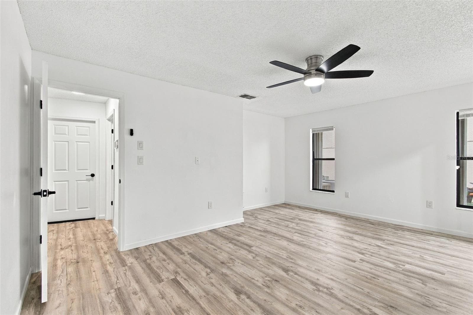 Single Family Residence at 8075 SHALOM DR, SPRING HILL, photo 22 of 40