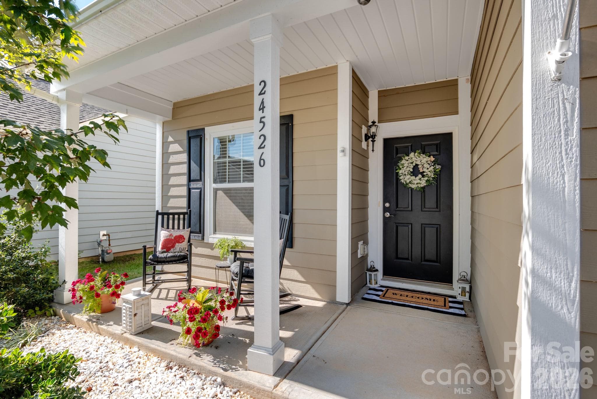 Single Family Residence at 24526 Blue Heron Circle, Lancaster, photo 4 of 42