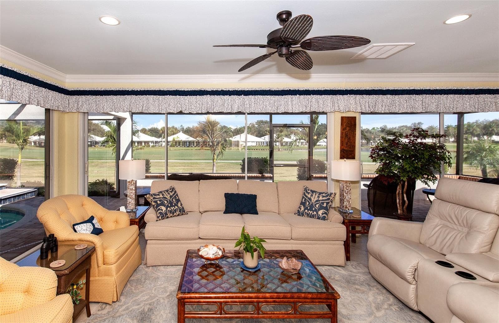 Florida room overlooking the golf course - 810 CARNOUSTIE DR, VENICE