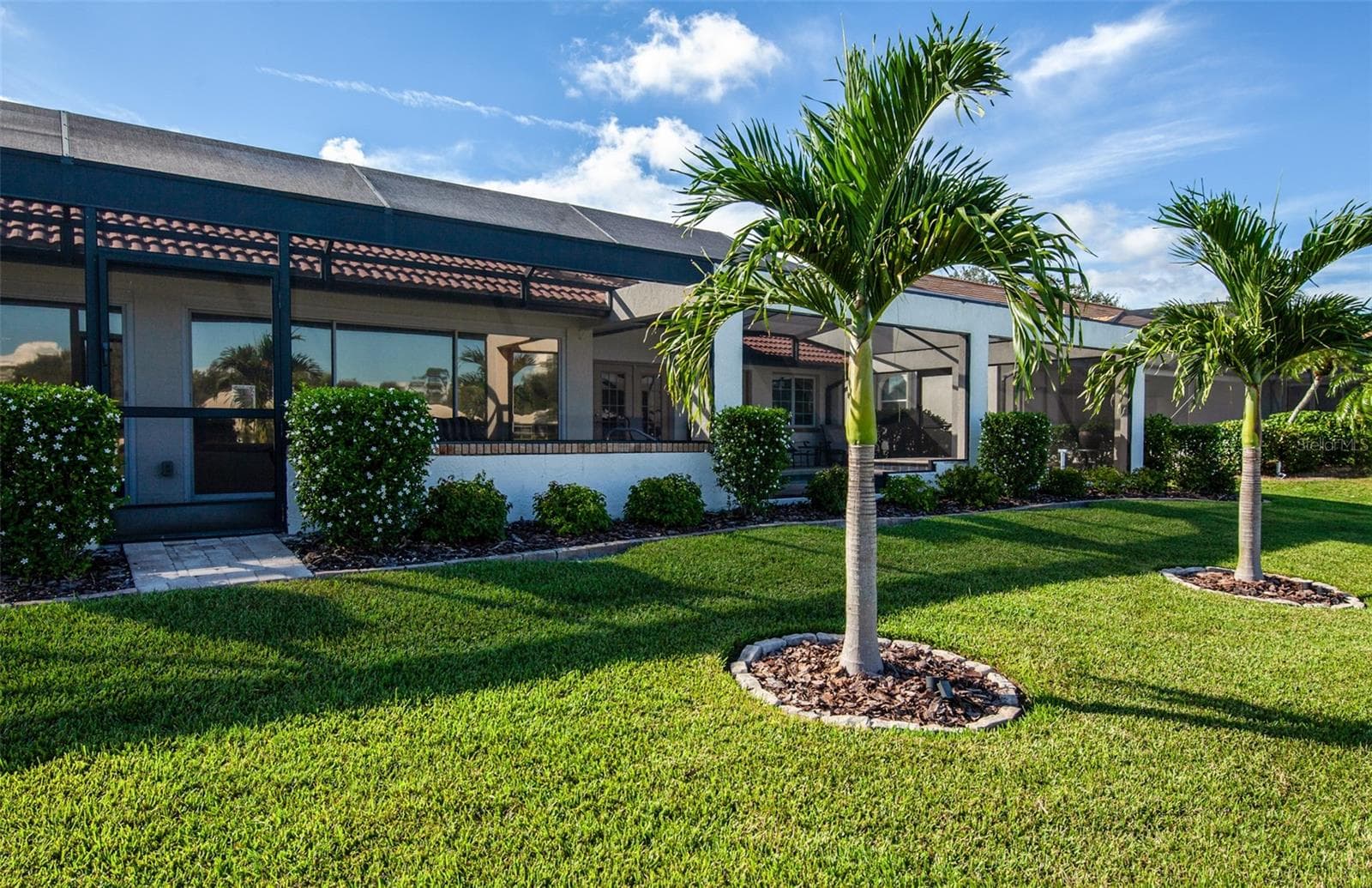 Rear of pool enclosure - 810 CARNOUSTIE DR, VENICE