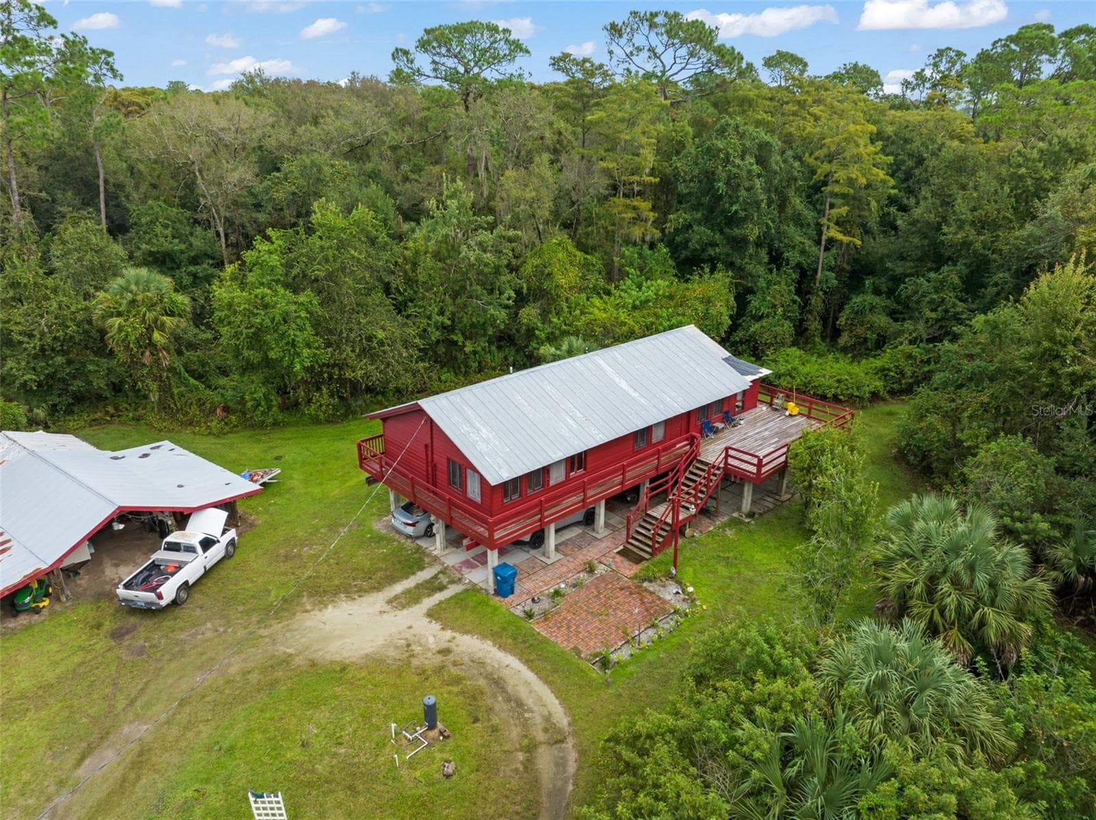3946 LAKESHORE DR