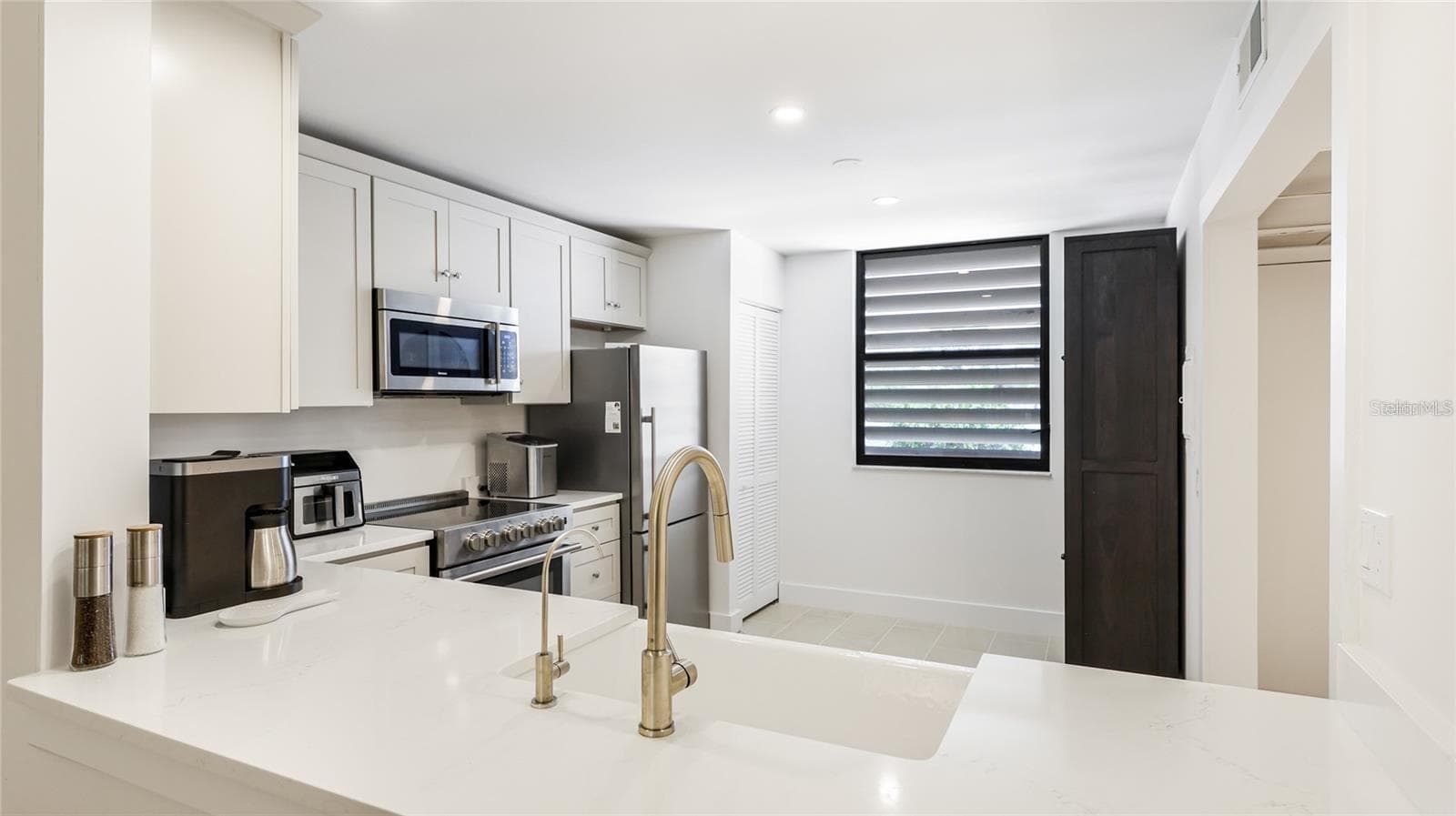 Condominium at 303 SPRINGDALE DR #303, BRADENTON, photo 5 of 24