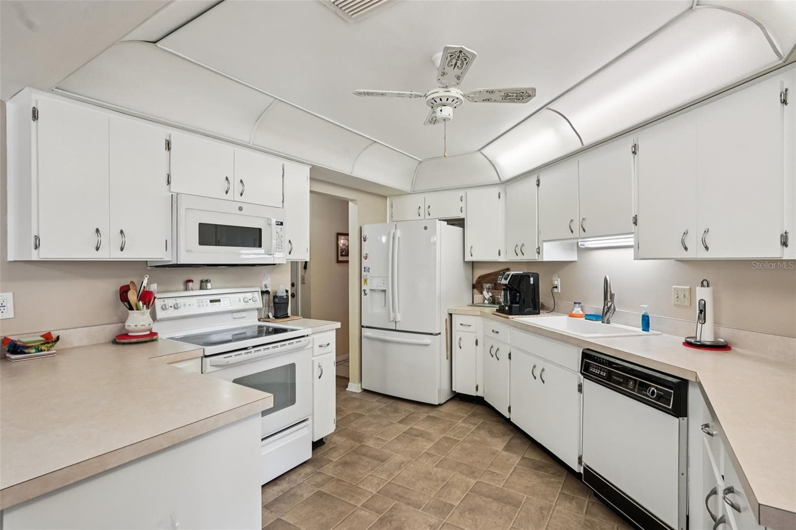 Single Family Residence at 1805 NEW BEDFORD DR, SUN CITY CENTER, photo 13 of 54