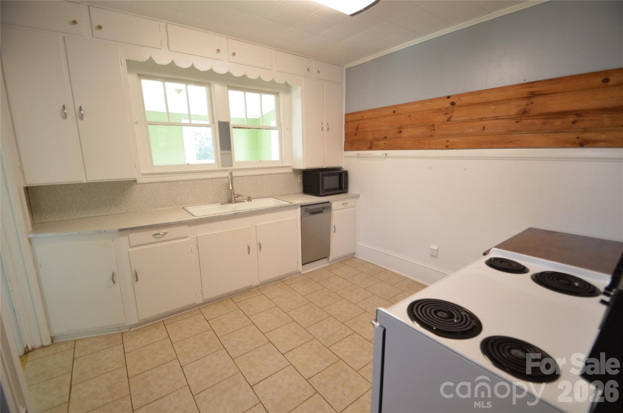Single Family Residence at 813 Powell Avenue SW, Valdese, photo 5 of 19