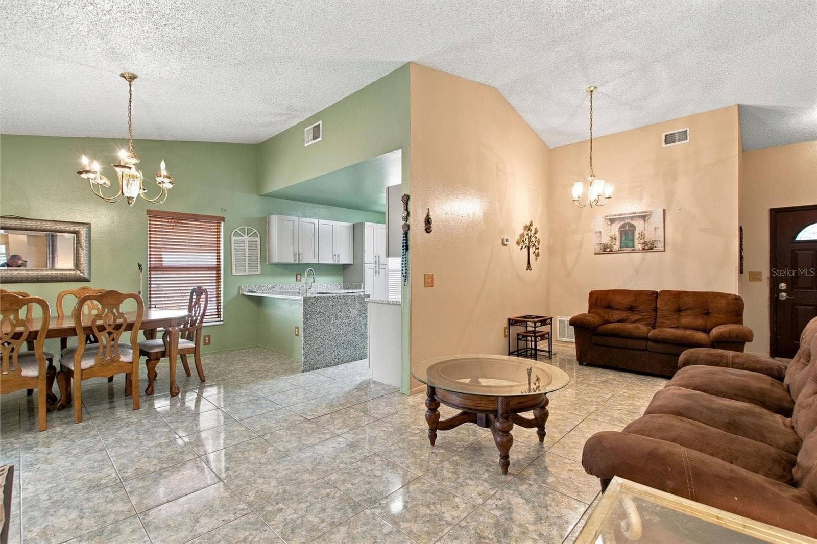 Single Family Residence at 298 INDIAN POINT CIR, KISSIMMEE, photo 9 of 43