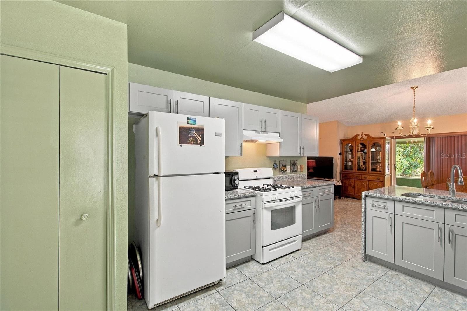 Single Family Residence at 298 INDIAN POINT CIR, KISSIMMEE, photo 14 of 43