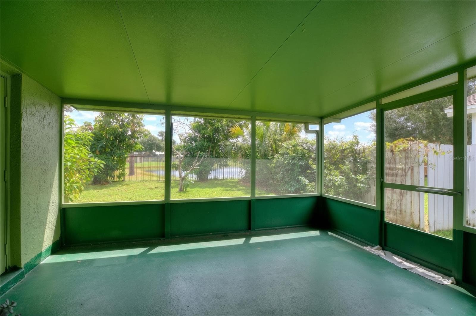 OUTDOOR COVERED SCREEN AREA - 298 INDIAN POINT CIR, KISSIMMEE