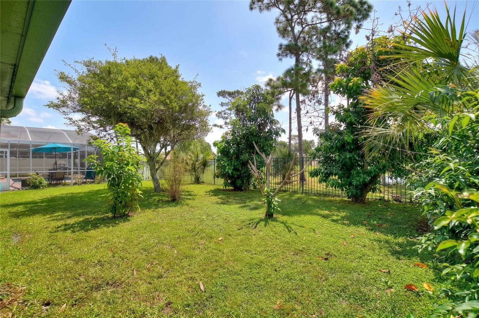 Single Family Residence at 298 INDIAN POINT CIR, KISSIMMEE, photo 35 of 43