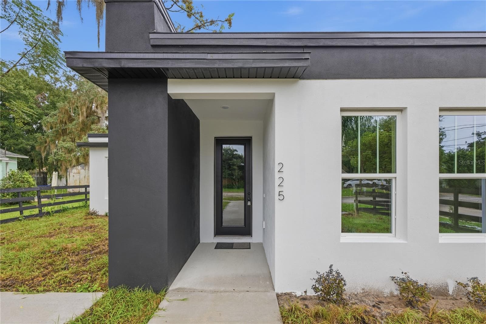 Single Family Residence at 225 E HYDE PARK AVE, EUSTIS, photo 2 of 35