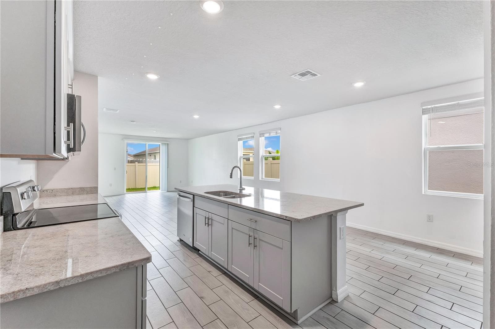 Single Family Residence at 1831 CARNOSTIE RD, WINTER HAVEN, photo 9 of 34