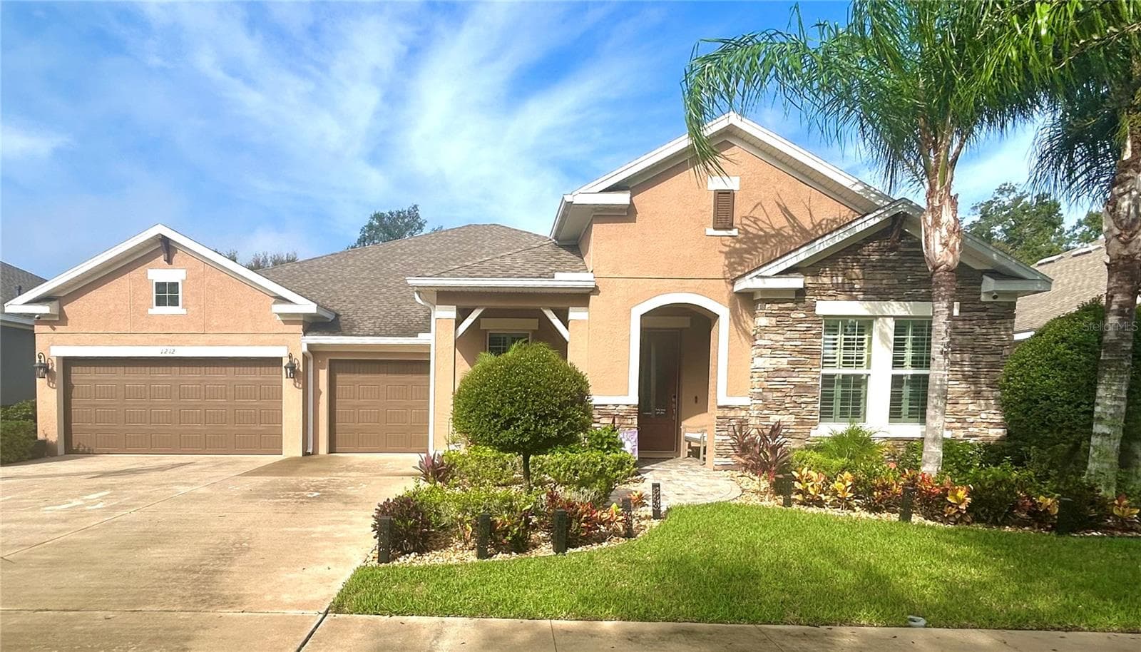 1212 LOREA LN