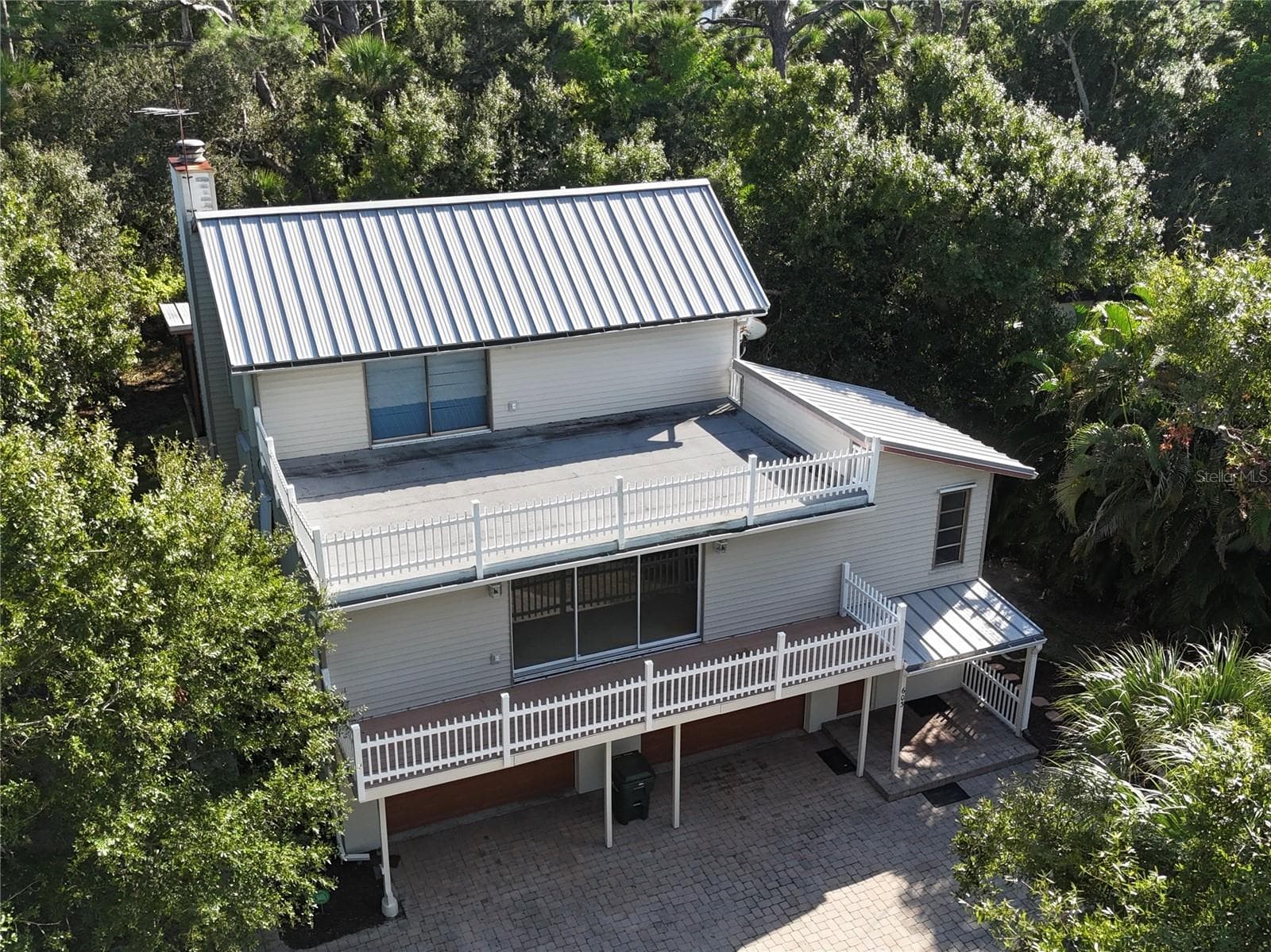 Single Family Residence at 603 LAUREL RD W, NOKOMIS, photo 4 of 11