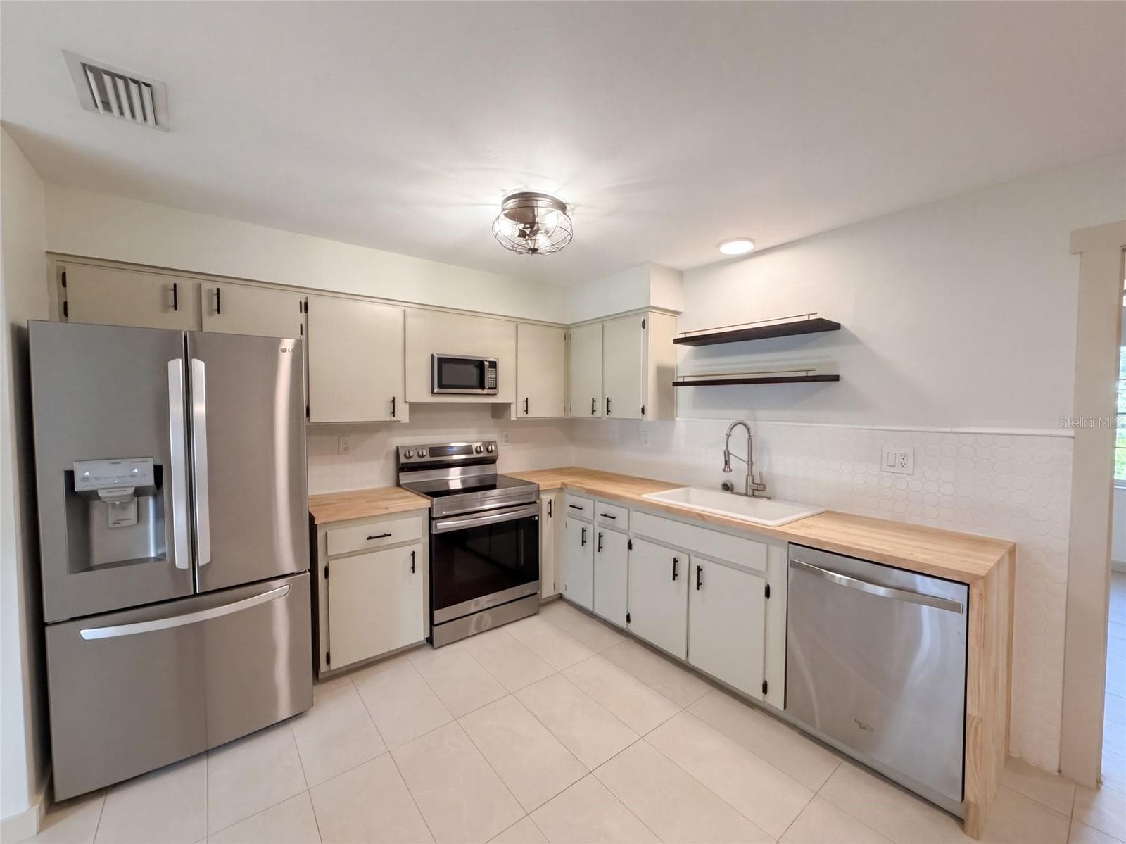 Single Family Residence at 34390 ORCHID PKWY, DADE CITY, photo 2 of 14