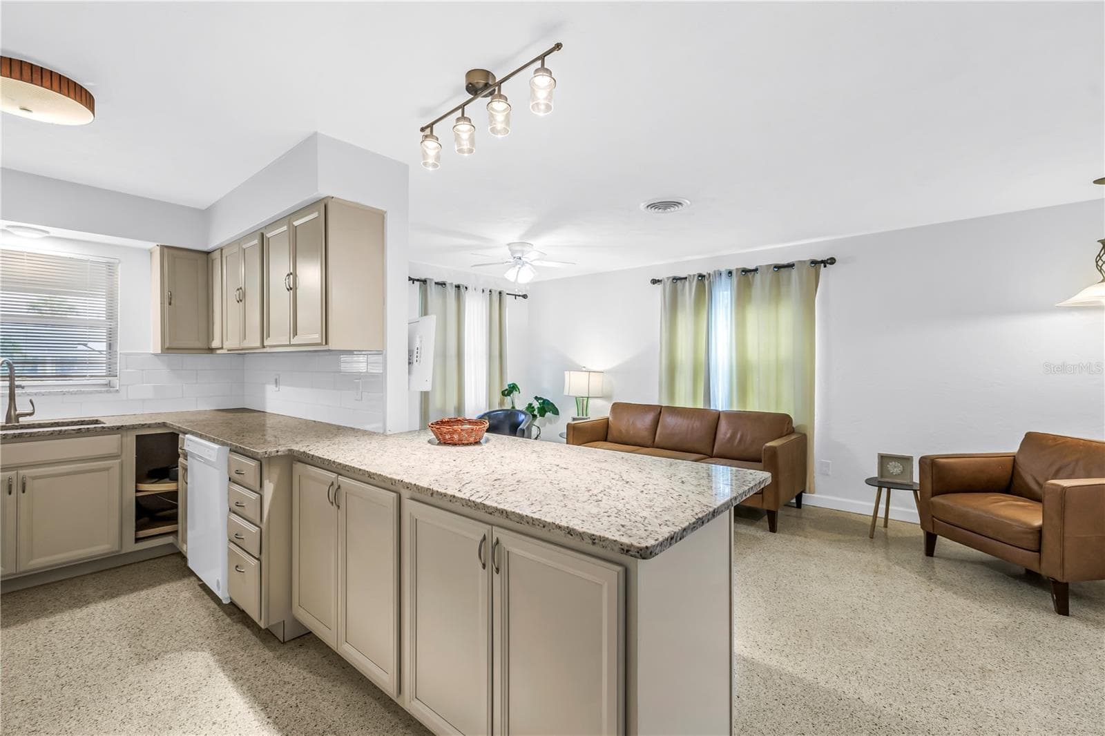 Single Family Residence at 2511 QUINCY ST S, ST PETERSBURG, photo 9 of 34