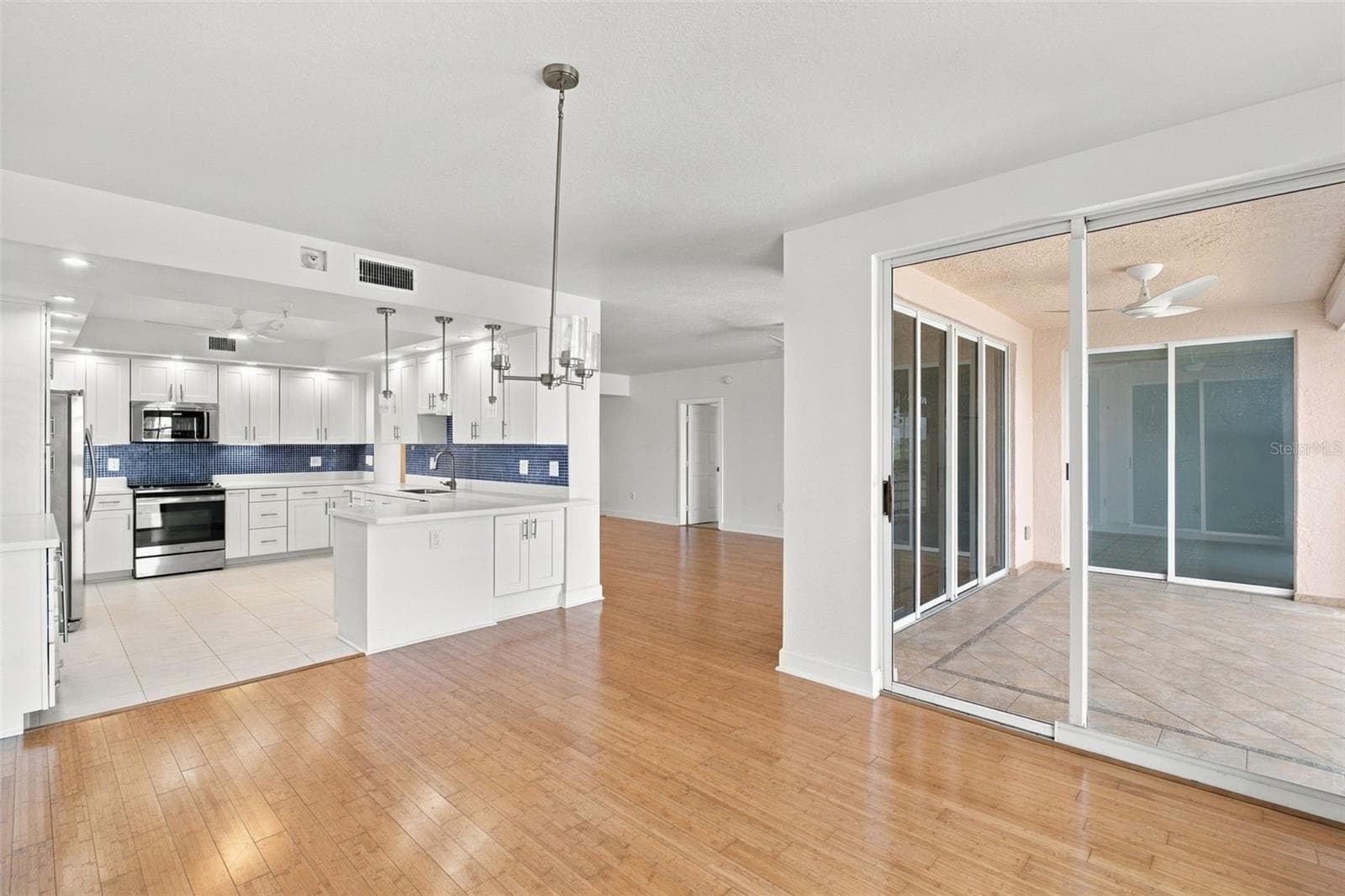 Living room/Kitchen - 4993 BACOPA LN S #304, ST PETERSBURG