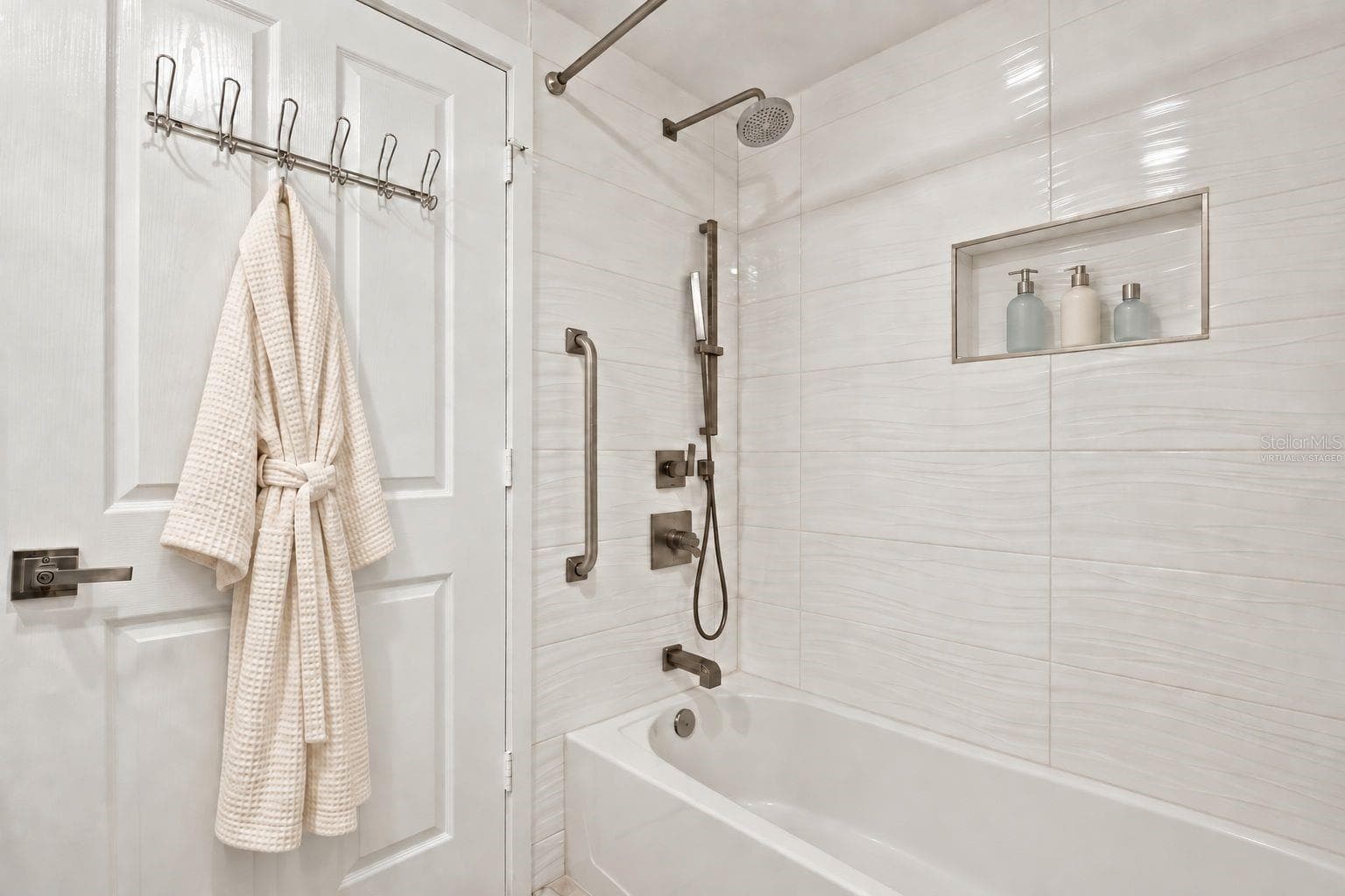 Primaray bath virtually staged - 4993 BACOPA LN S #304, ST PETERSBURG